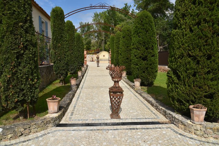 HOTEL “La Bastide” – Valbonne (Francia) - Pavesmac